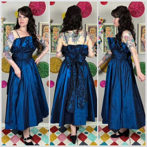 Vintage 1980s Iridescent Blue Taffeta Fit and Flare Prom Dress - Picture 3 of 8